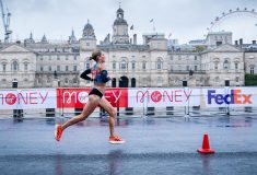 Image de l'article Quel est ce modèle ASICS porté par Sara Hall sur le marathon de Londres 2020 ?