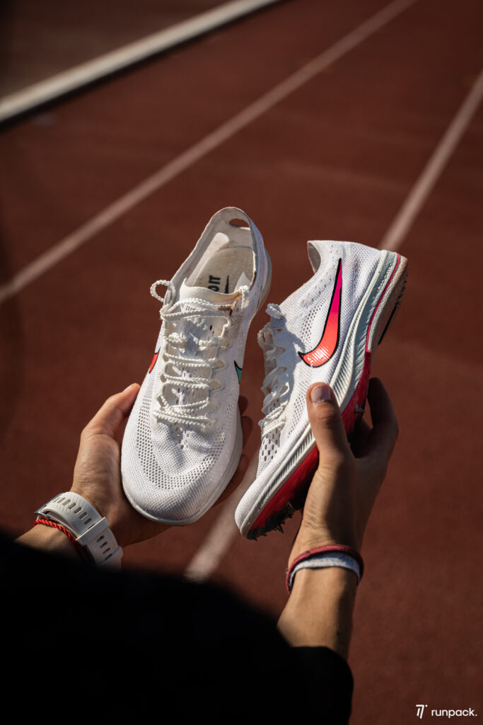 ZoomX Dragonfly : Nike présente un nouveau coloris Volt à son modèle de  pointes de demi-fond