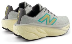 New Balance running shoes FreshFoam More v5